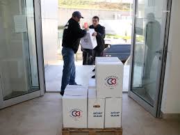 KOMŞU PAKETLER İHTİYAÇ SAHİBİ AİLELERE ULAŞTIRILIYOR